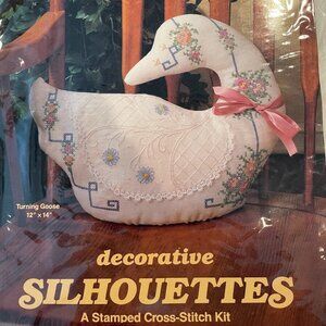 1987 VTG NIP Titan Needlecraft Stamped Cross Stitch Kit Turning Goose 12x14 1206